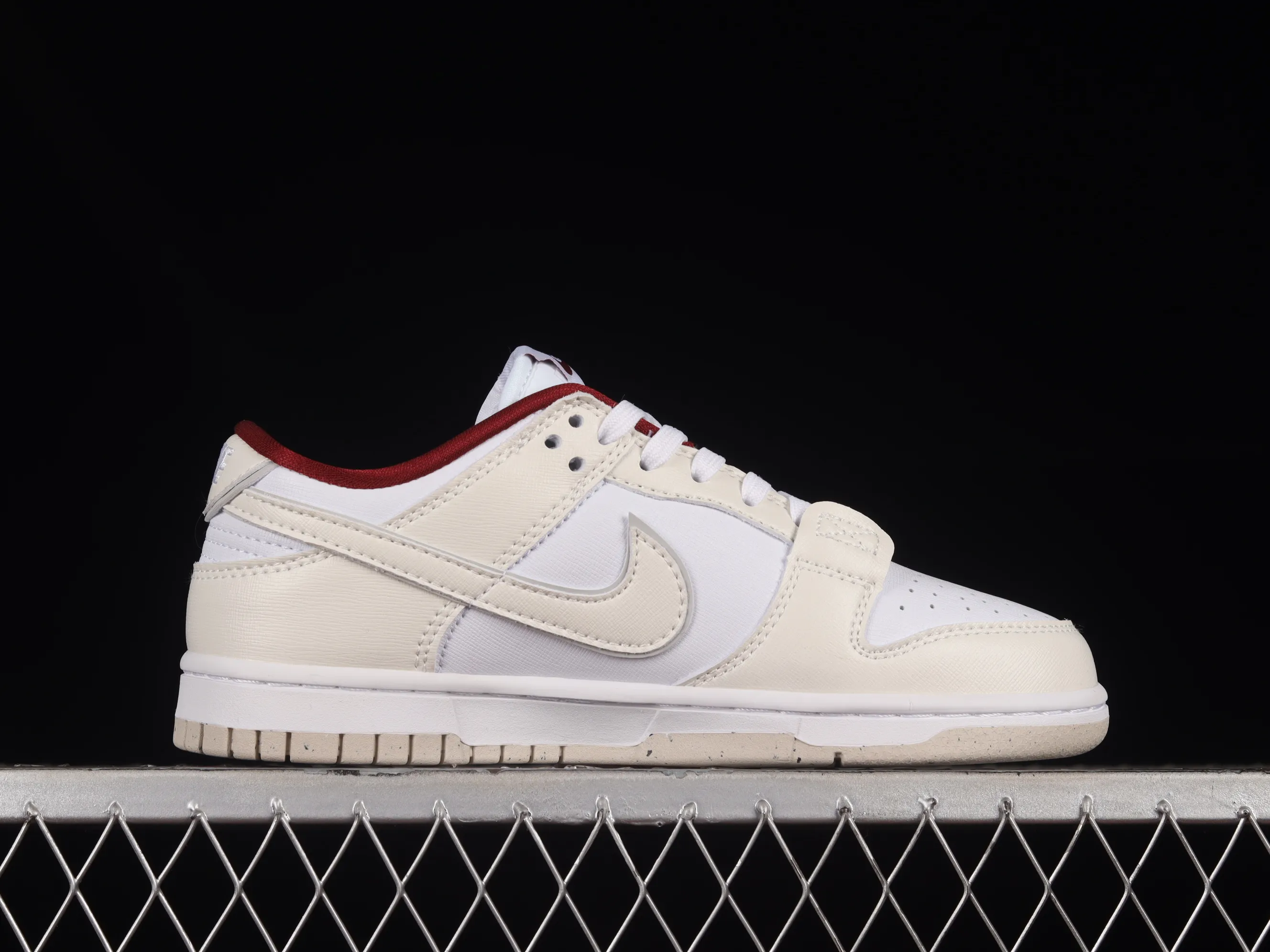 All Categories Nk SB Dunk Series Nk SB Dunk Low Low-top sneakers Cost-effective version Nk Dunk Low "Team Red" Metal buckle off-white SB low-top sports and leisure sneakers DV1160-100